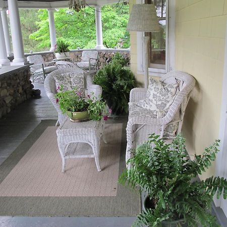 Hilltop House Bed & Breakfast Amenia Exterior photo