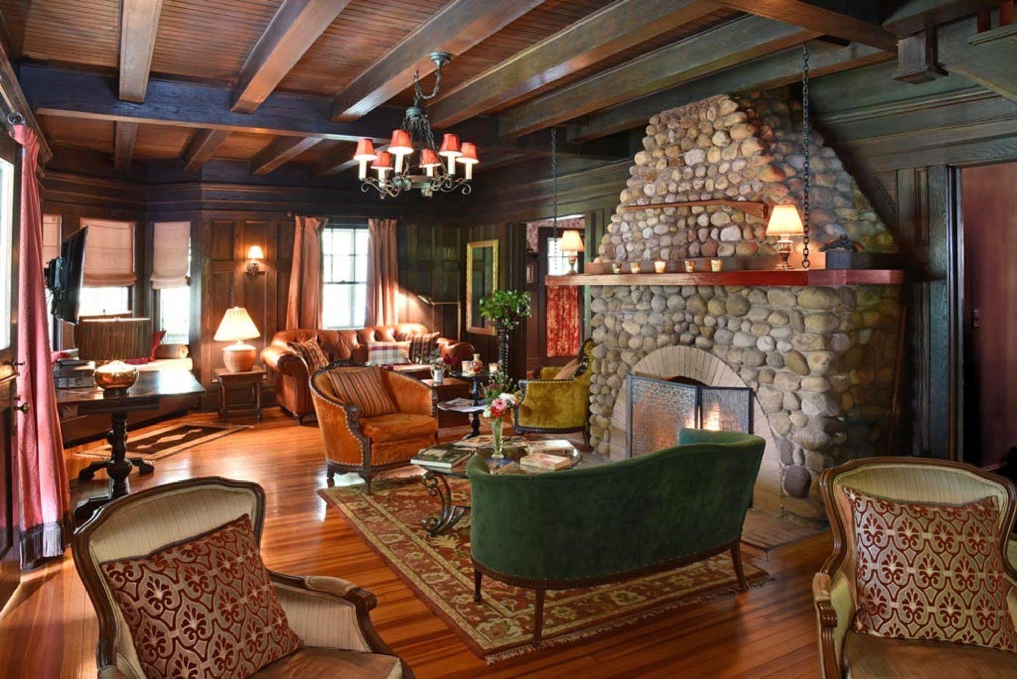 Hilltop House Bed & Breakfast Amenia Exterior photo