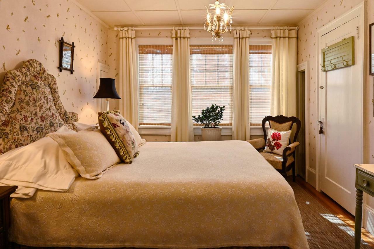 Hilltop House Bed & Breakfast Amenia Exterior photo
